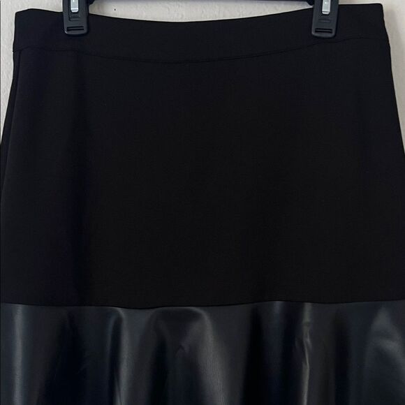 Michael Kors Black Flare Faux Leather Trim Skirt in Size L - Picture 2 of 8